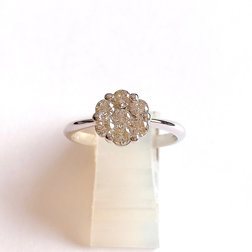 K18 ホワイトゴールド ダイヤモンド リング | 結婚指輪・婚約指輪を 